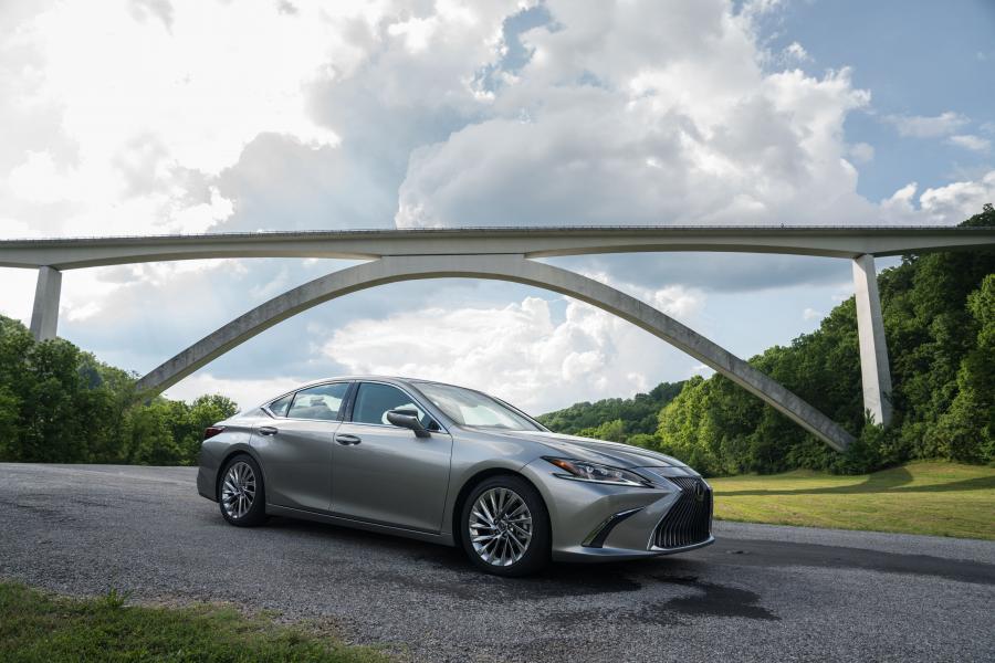  Lexus ES350 2018 года  (NA) (фото 6 из 15)